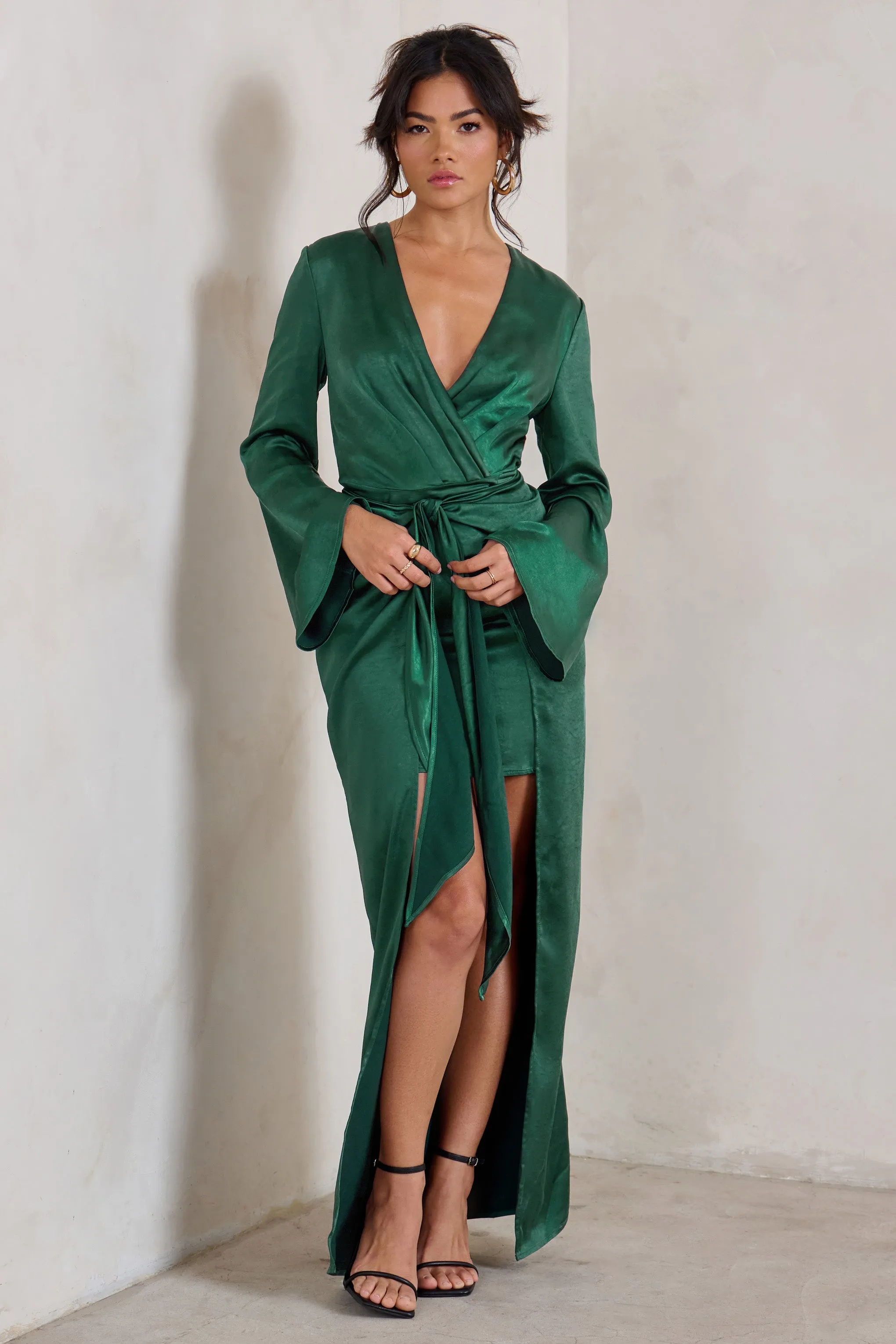 Patricia | Robe longue verte à manches longues et décolleté plongeant avec nud